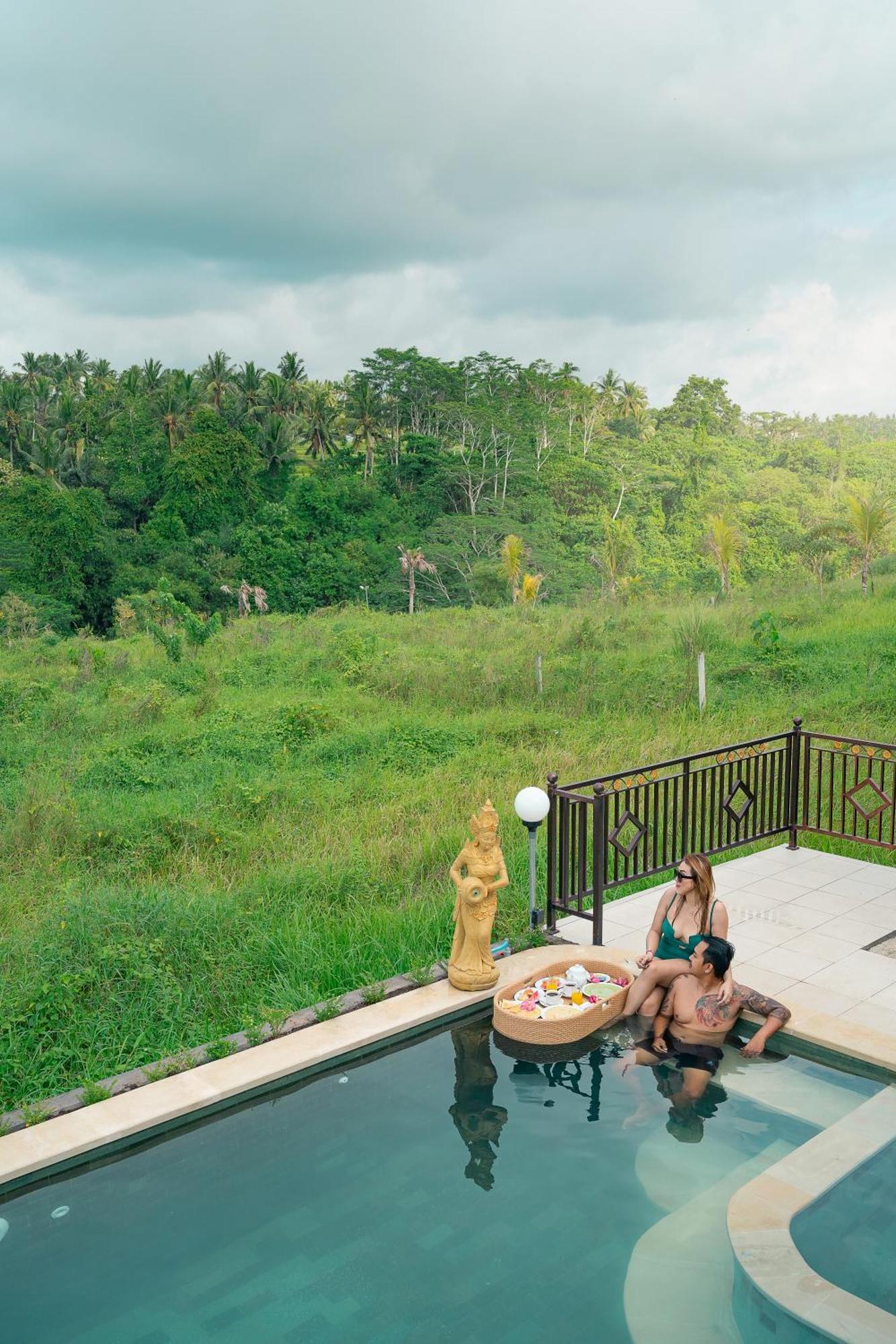 The Pyramid Ubud River Villas กีอันยาร์ ภายนอก รูปภาพ