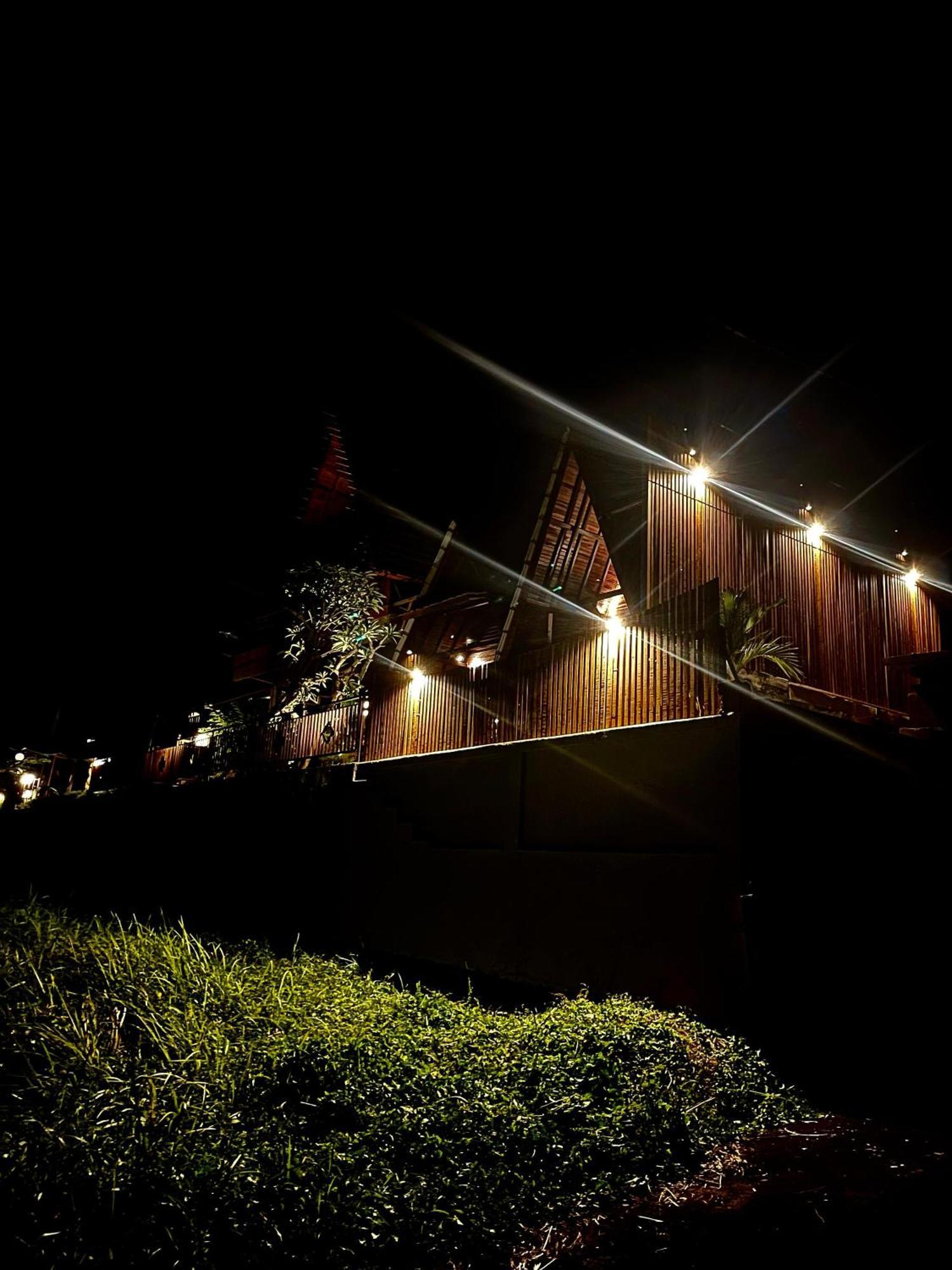 The Pyramid Ubud River Villas กีอันยาร์ ภายนอก รูปภาพ
